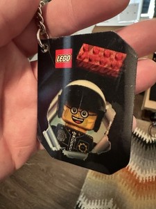 Lego Movie Lenticular Holografic key chain Promo Item Cop Spaceman
