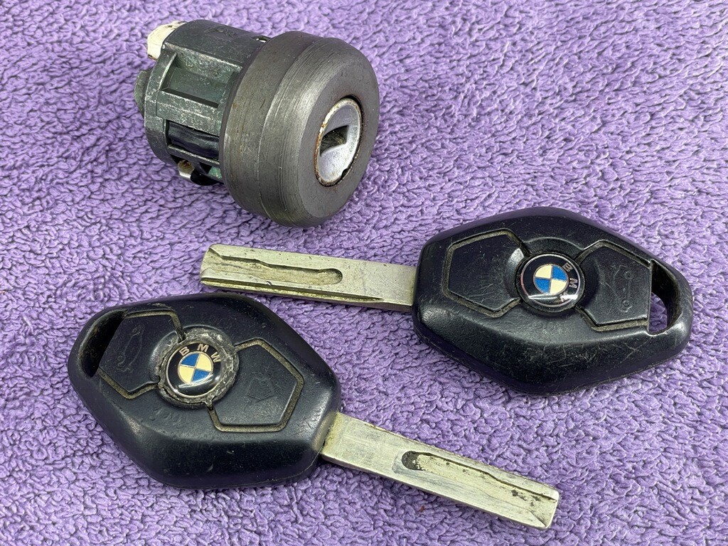 BMW E46 E85 Z4 E83 X3 E53 X5 Remote Central Locking Key Ignition Barrel