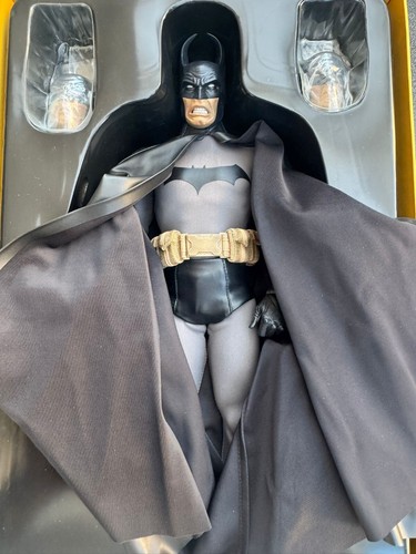 ACTION FIGURE SIDESHOW - BATMAN (COSTUME NERO) DC COMICS - 1/6 NO HOT TOYS - Foto 6 di 9