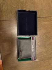 Tommy Hilfiger Men's Leather Wallet Bifold /Black/31TL22X060 / Passcase  Valet