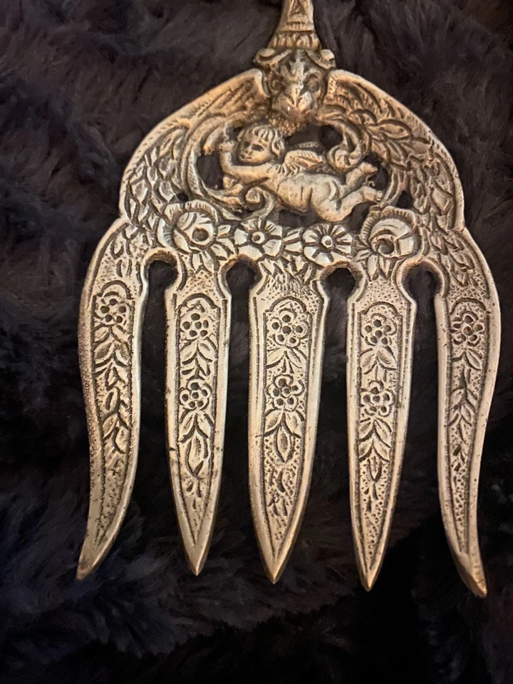 SALAD SERVING FORK! Vintage ITALY flatware intricate LION CHERUB design LOVELY - Image 2 of 4