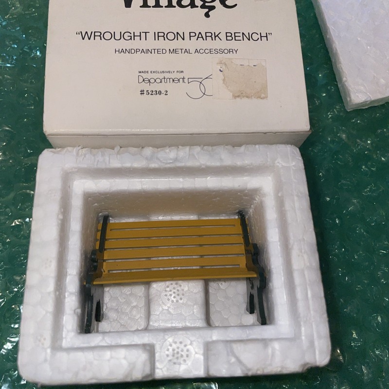 DEPT 56 CHRISTMAS VILLAGE ACCESSORIES WROUGHT IRON PARK BENCH 52302 IN BOX