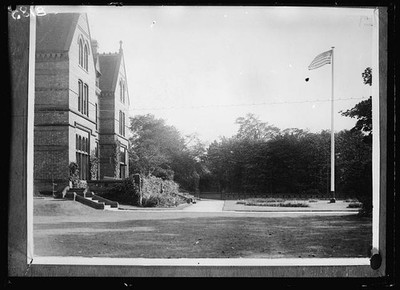 Photo:American Flag Campus Building 1910s Gothic Revival Lawn