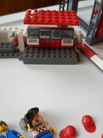 LEGO 8672 Ferrari Finish Line, Manual, Schumacher, Barrichello  100%