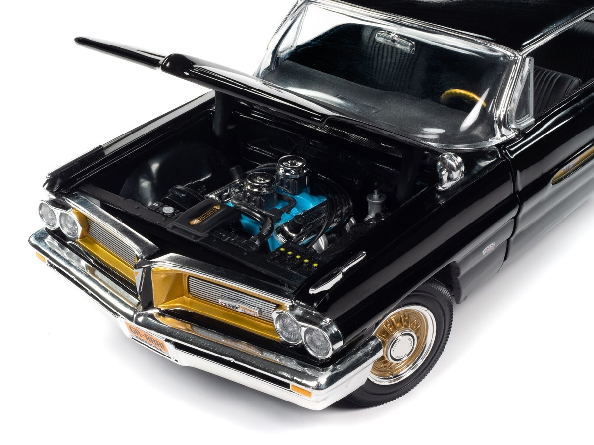 Auto World 1:18 - 1962 Pontiac Grand Prix Hardtop (Fireball