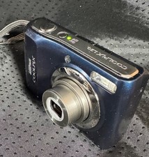 COOLPIX NIKON L20 Digital Camera Deep blue, 10mp, 3.6x Zoom, Strap and Cable.  