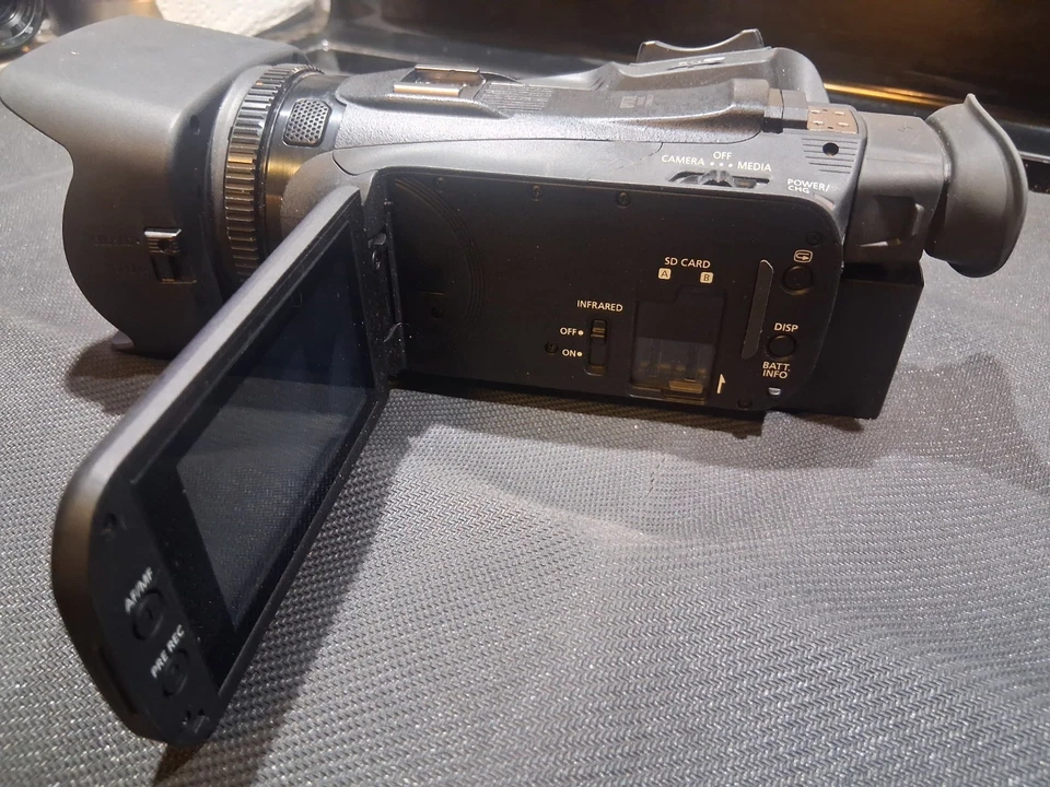 Videocámara profesional Canon XA45 4K Ultra HD G3D Foto 2 de 4