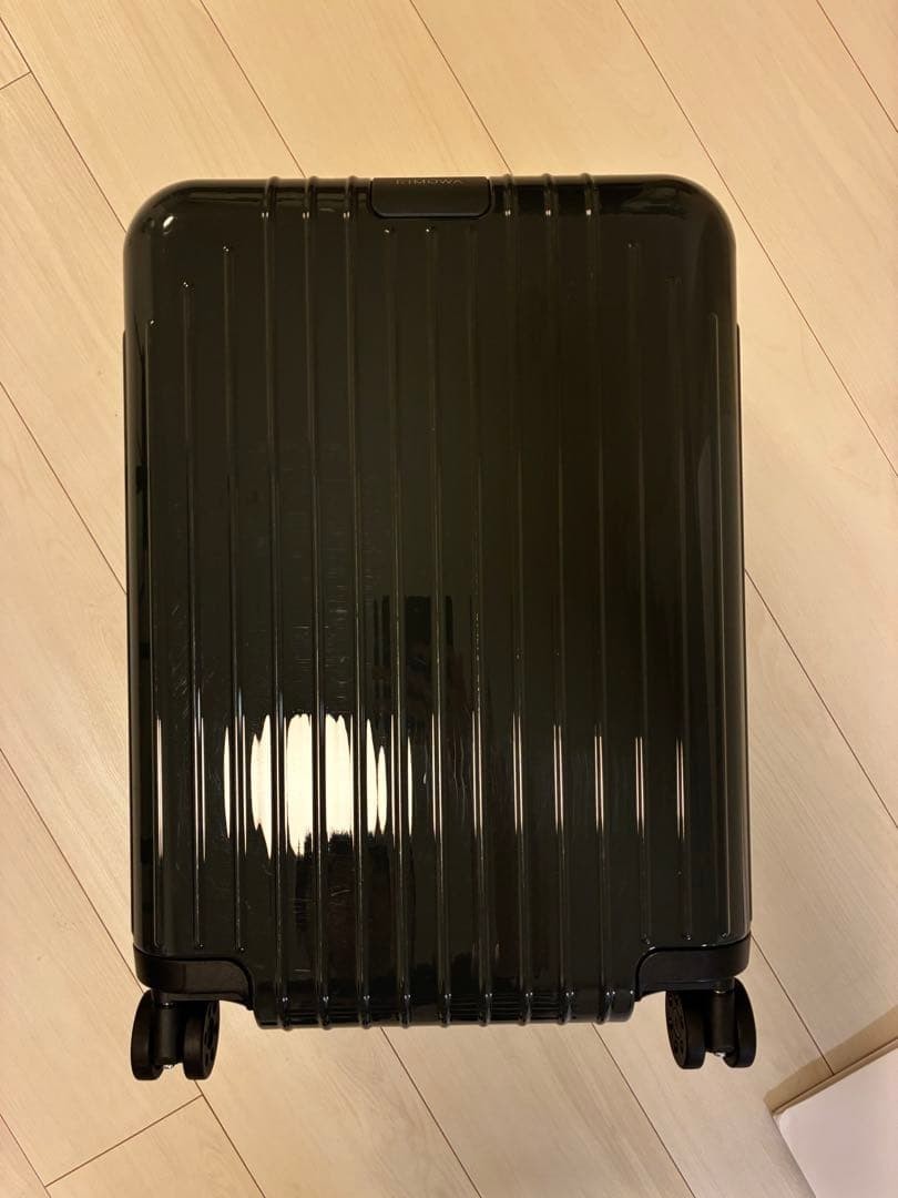 Rimowa Essential Light 37L Gray 4-wheels Carry Case Suitcase USED thumbnail 4