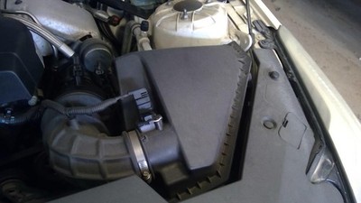 Used Air Cleaner Assembly fits: 2014 Cadillac Ats 2.0 Grade A