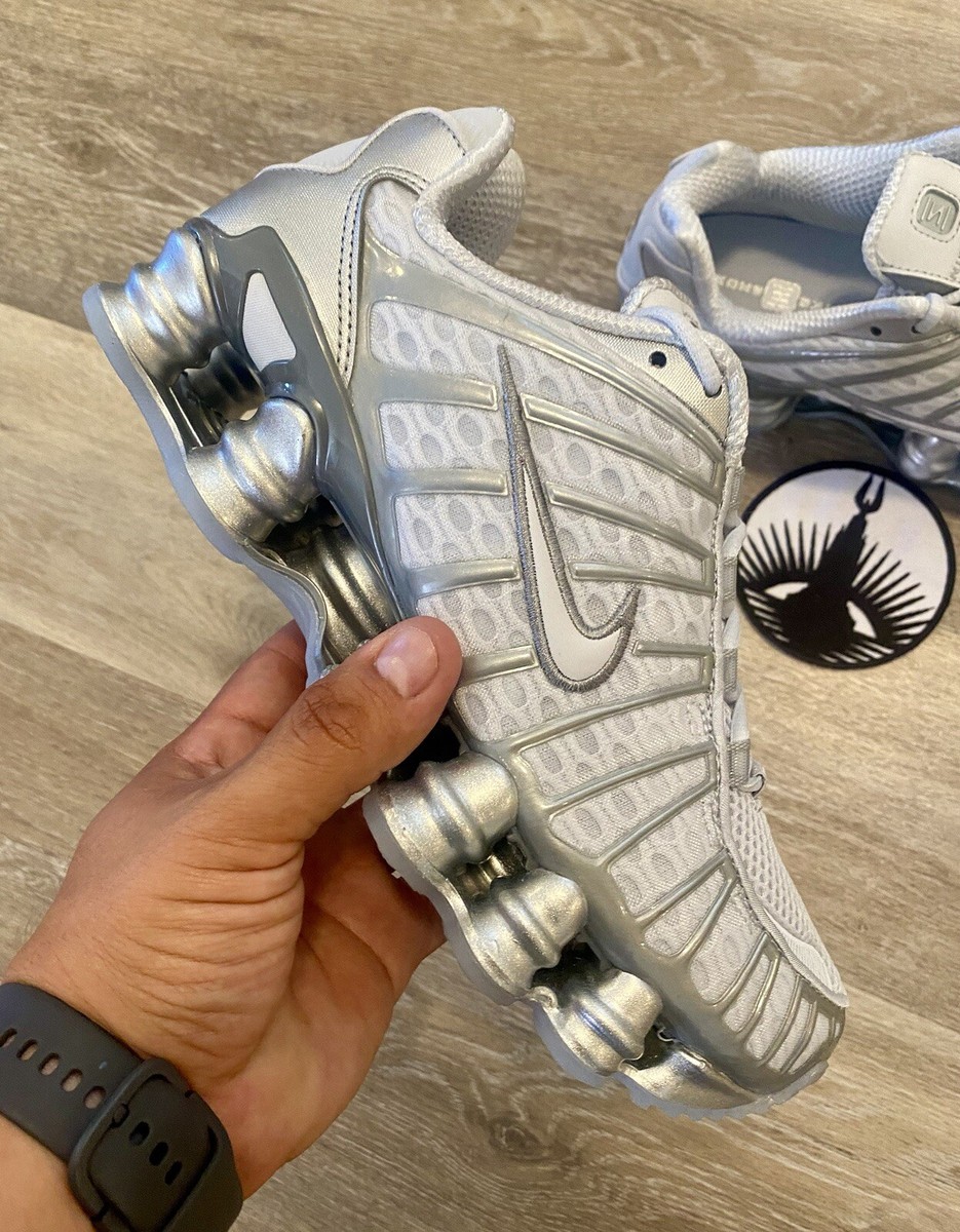 Nike Shox R4 'Chrome' Pure Platinum AR3566-003 Women's Size 7.5