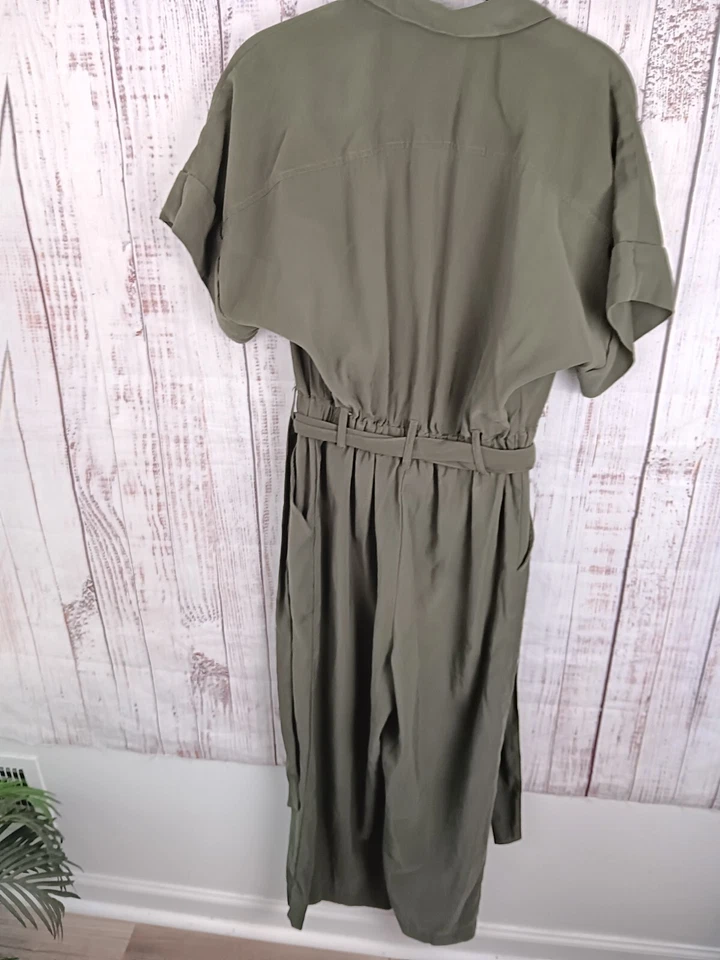 Mono H&M Verde 2 Botones Delantero Manga Corta Militar Ejército Cuello Informal Foto 2 de 4