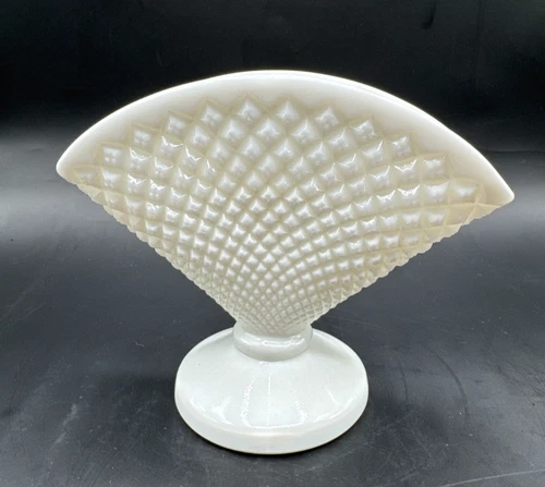 Vintage Westmoreland Milk Glass Fan Vase Diamond Texture Pattern