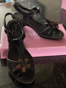 moshulu wasabi sandals