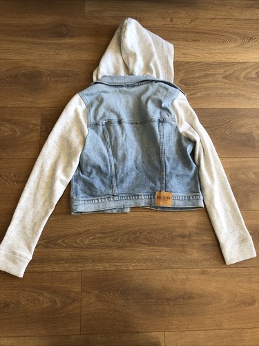 BNWOT Ladies Denim Jacket From Hollister Size Medium - Picture 5 of 6