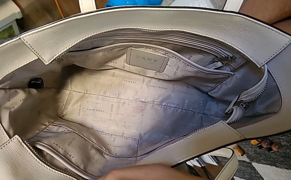 Stylish DKNY coloful Graffiti ART Logo White 100% Cow Leather Shoulder TOTE BAG - Image 3 of 4