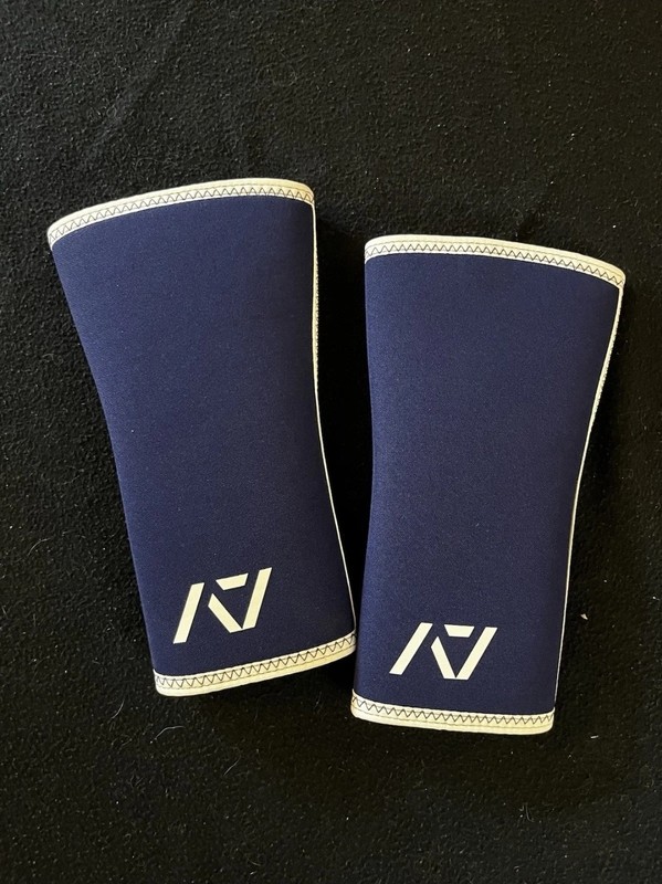 A7 Knee Wraps Stiff Neoprene Medium