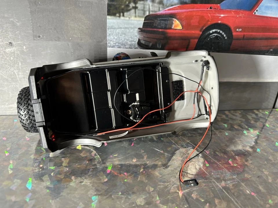 Carrocería Axial SCX24 Ford Bronco (Blanco) [AXI200009] Dura Con Accesorios Foto 3 de 4