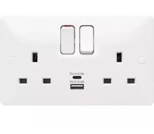 Hager WMSS82-USBAC Sollysta 13A DP 2Gang Switched Socket + 2xUSB A+C Ports-White
