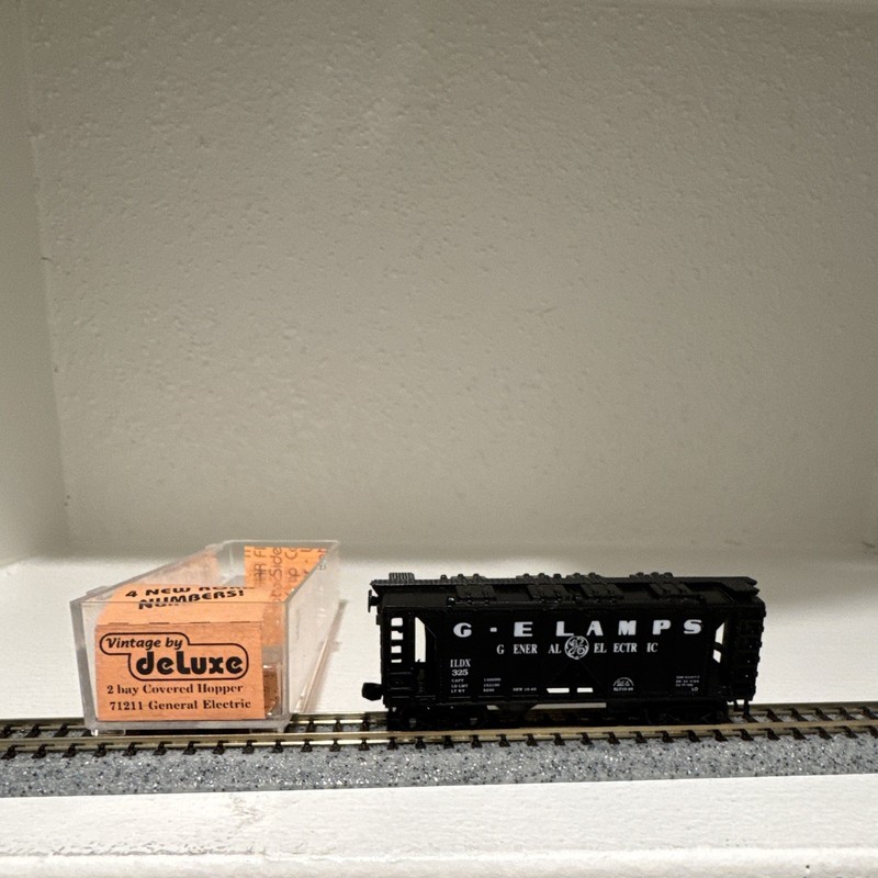Deluxe Innovations N Gauge 1:160 General Electric Covered Hopper Black 71211