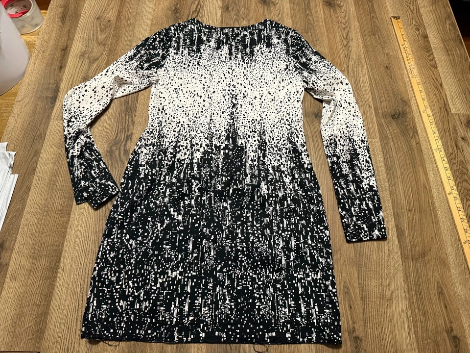 Платье Nicole Miller женское размер Small черно-белое с длинным рукавом 1/4 на молнии - Изображение 2 из 4