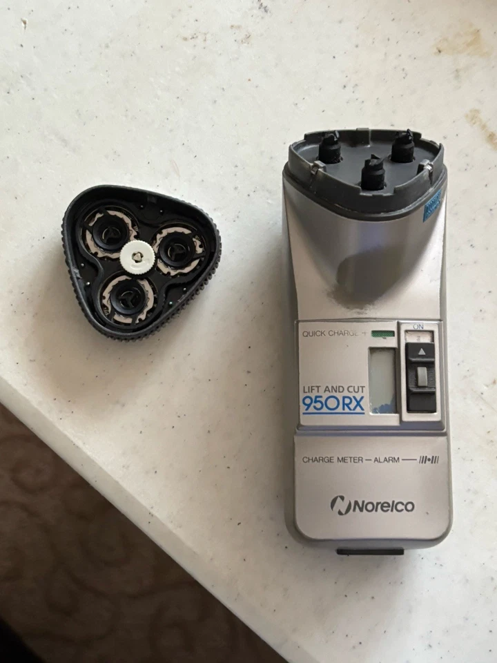 Vintage ¡FUNCIONA! Norelco 950RX Afeitadora Eléctrica Recargable con Cargador, Estuche Blando Foto 2 de 4