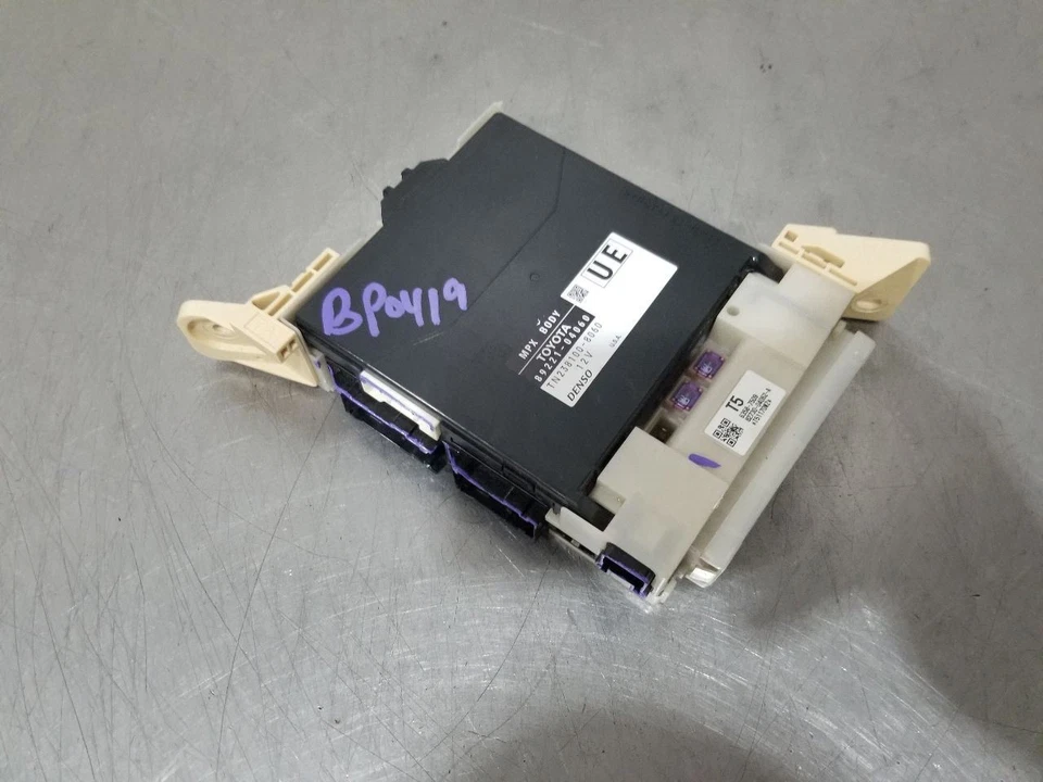 18 2018 TOYOTA TACOMA SR5 MULTIPLEX NETWORK CONTROL MODULE 8922104060 - Image 4 of 4