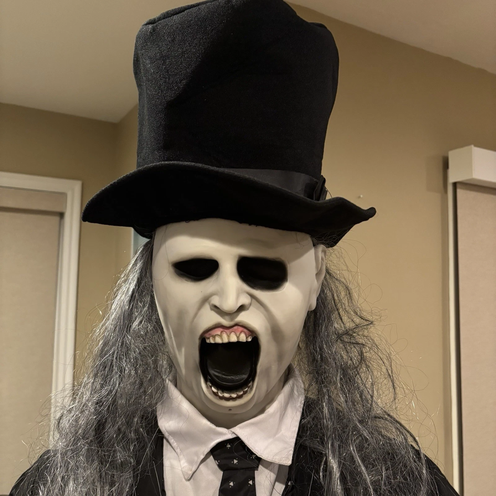 Gemmy 6ft Quivering Doorman Animated Halloween Prop Haunted House