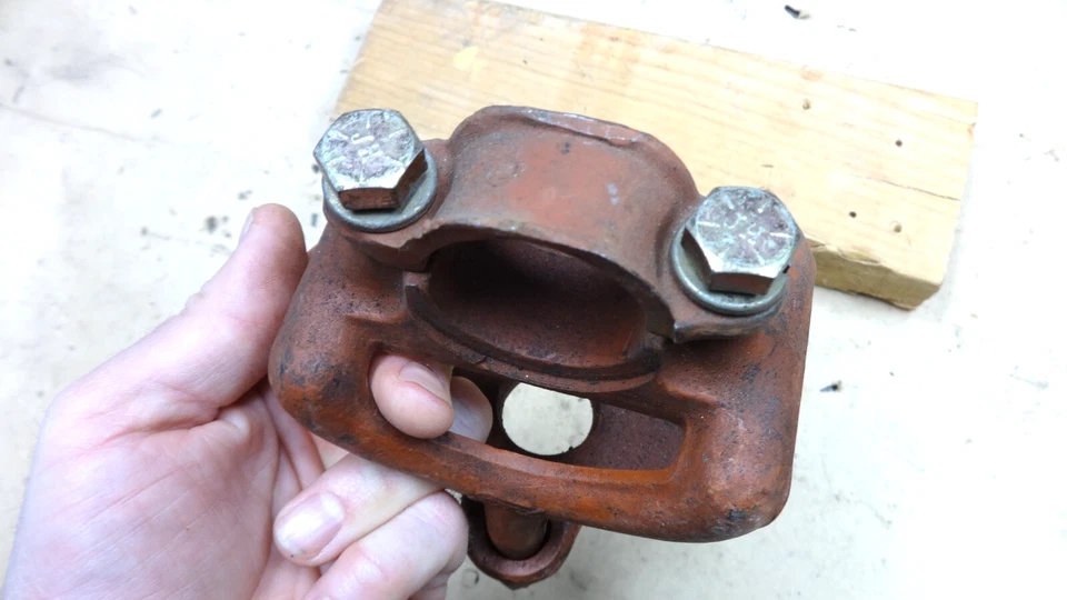 1923 1924 1925 Modelo T Ford Abrazadera de resorte delantera / Montaje de motor Original Foto 4 de 4