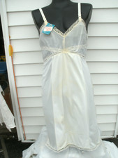 Vintage Ladies FULL SLIP--by Richform--White--Sz 34--Opaque/Nylon--NOS