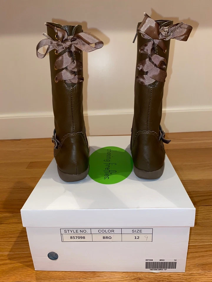 NIÑAS PERSIGUIENDO LUCIÉRNAGAS CINTA CUERO BOTAS - MARRÓN - Excelente Estado. - Talla 12 Foto 3 de 4