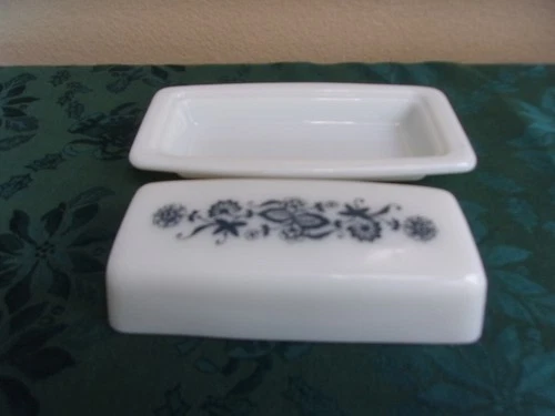 Vintage PYREX Old Town Blue Onion 72-B Covered Butter Dish - MINT!