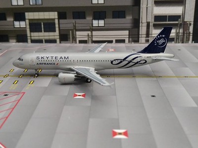 Air France Airbus A320 F-GKXS ''SKY TEAM'' 1/400 von Panda Models. BRANDNEU 