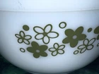 VTG Pyrex Spring Blossom Crazy Daisy #402 Nesting Bowl 1.5 Qt. White/Green  🇺🇸