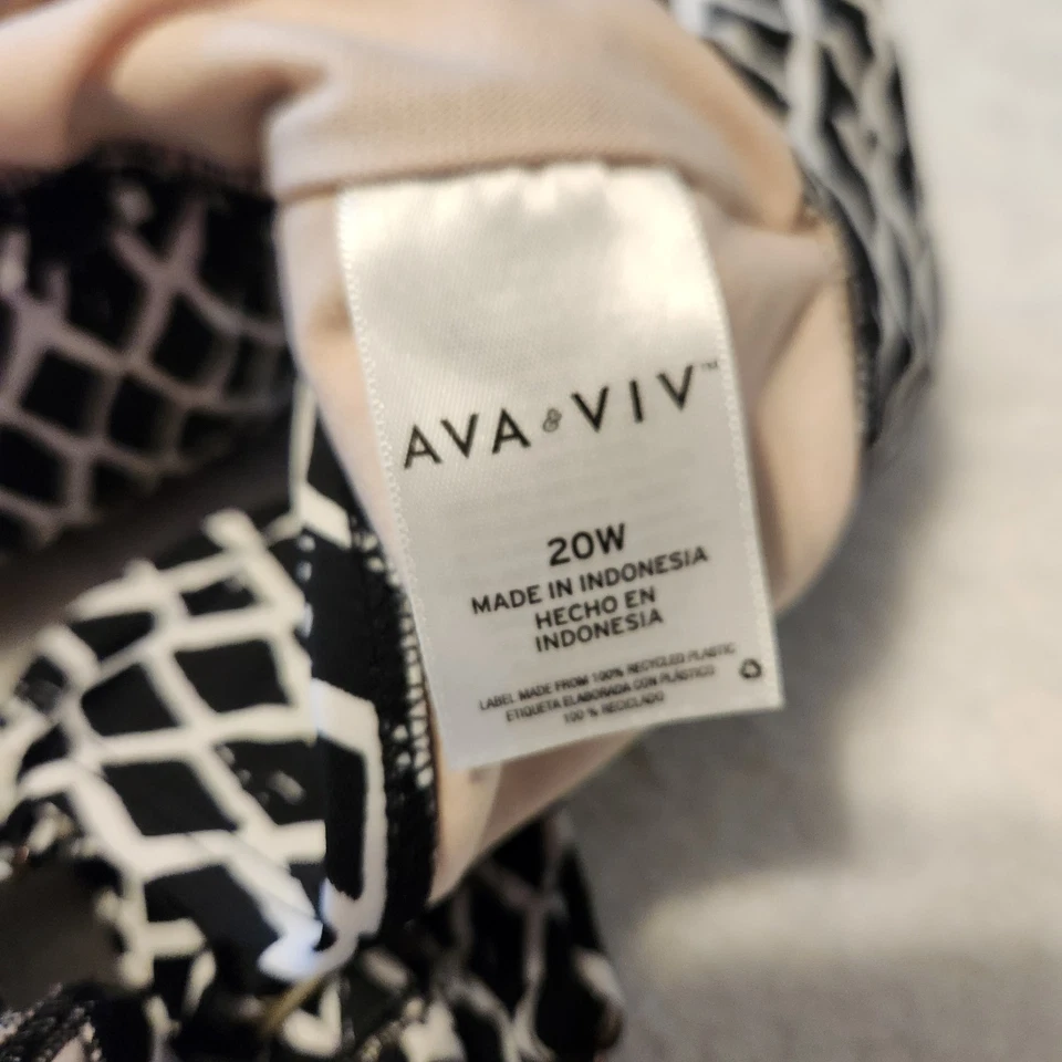 Ava & Viv Black/White Geometric Print Bikini Swimsuit Top Womens Plus Size 20W - Image 3 of 4