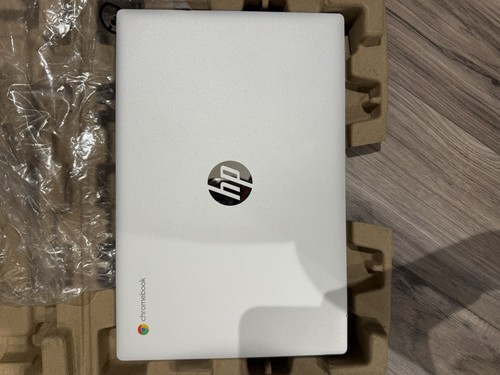 HP ChromeBook 14a-nf0002sa 9Z6X9EA Intel N100 4GB RAM 128GB UFS 14" ChromeOS - Picture 4 of 7