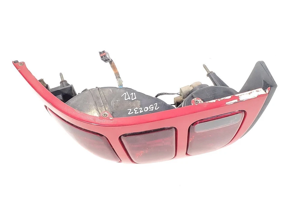 Luz trasera derecha Ford Mustang 1994 1995 fabricante de equipos originales tiene grietas solares Foto 3 de 4