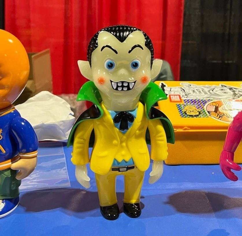 DCON 2025 Headlock Studio MR BLOOD VAMPIRE Sofubi Knuckle RARE IN HAND Sold Out - image 3 of 3