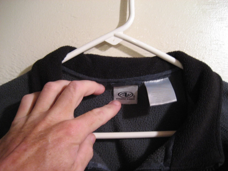 mens ATHLETIC WORKS jacket, 1/4 zip fleece size large 42/44 - Image 2 of 4