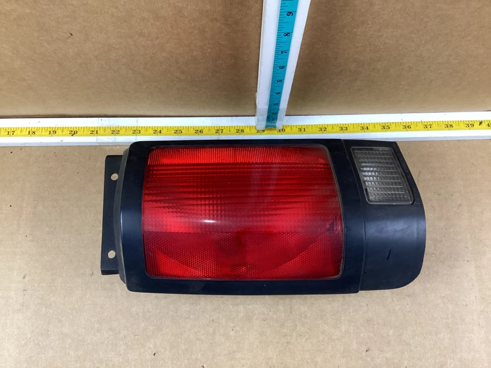 Luz trasera izquierda del lado del conductor Mazda Navajo 1991-1994 OEM Foto 3 de 4