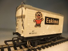 oo gauge Wrenn W4320P - Refrigerated Van - Eskimo Foods - VGC Boxed