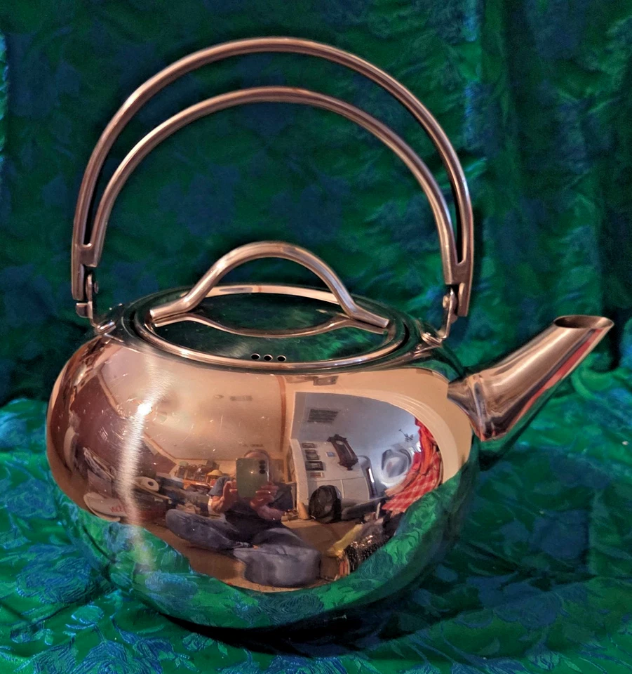 Hervidor de agua Revere Pro Line # 6734 tiene capacidad para 2,5 cuartos de galón de acero inoxidable Foto 2 de 4