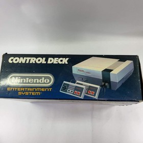 Consola de videojuegos Nintendo Entertainment System NES NES-001 gris cubierta de control