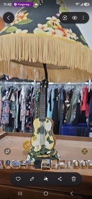 Tiki Hawaiian Ukulele Lamp, working, original shade 