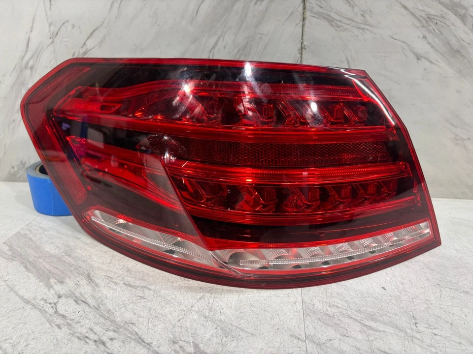 2014-2016 MERCEDES BENZ E350 E550 OUTER TAIL LIGHT OEM LEFT SIDE LED A2129061303 - Image 3 of 4