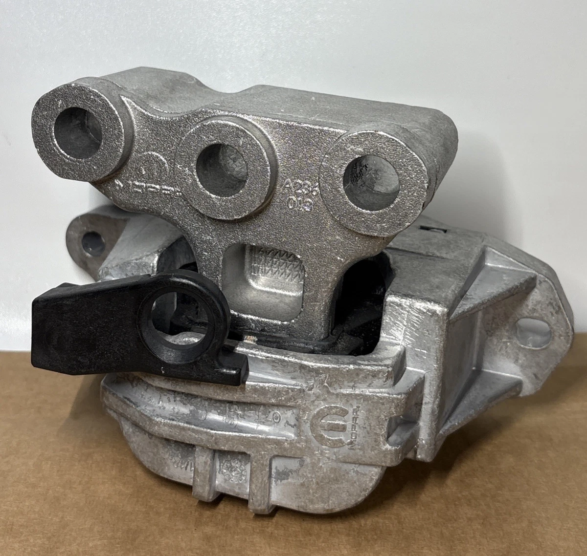 Mopar 68301999AA Engine Mount Isolator 2015-2017 Ram ProMaster City photo 2