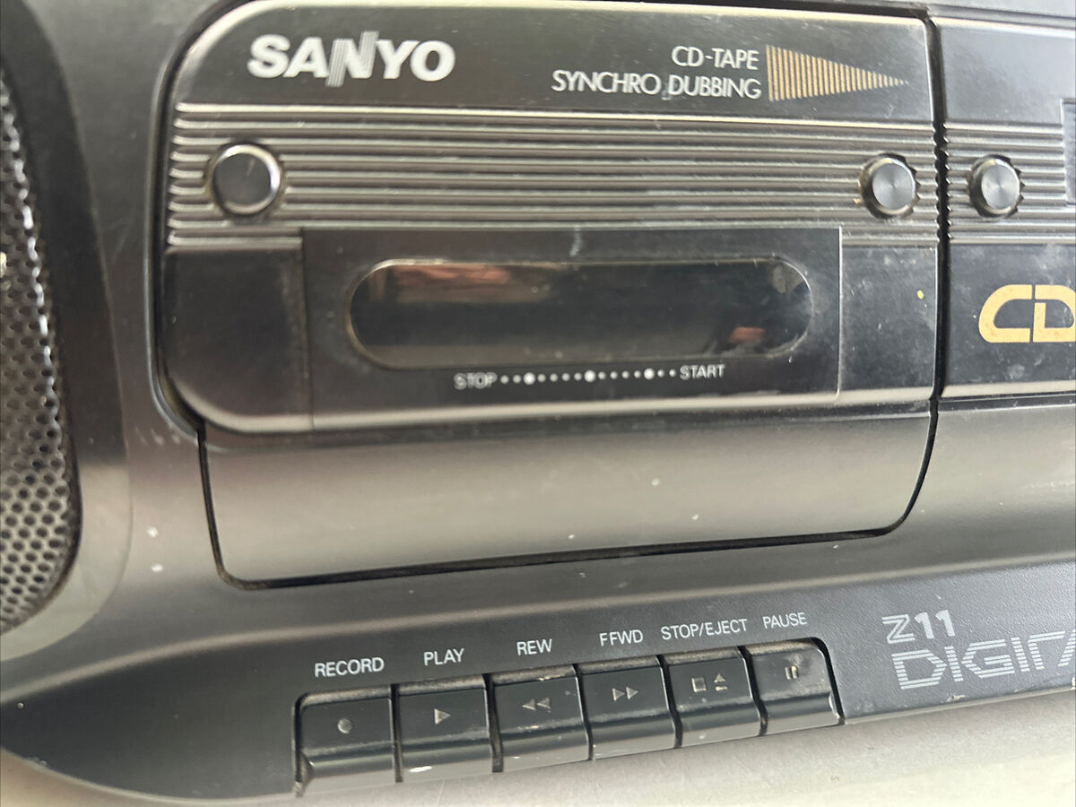Vintage Sanyo Z-11 Boombox AM FM Radio CD Player Cassette Vintage Sanyo Z-11 Boombox AM FM Radio CD Player Cassette