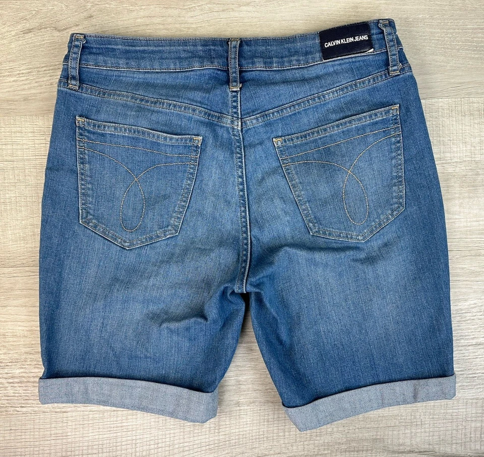 Pantalones Cortos de Jean Calvin Klein Azul Denim Puños Bermudas Logo Para Mujer’s 10 (W30.5 X L6) Foto 3 de 4