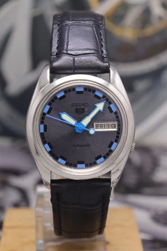 Vintage Seiko 5 Day&Date  Automatic Japan Movement No. 7009  Mens Wrist Watch.