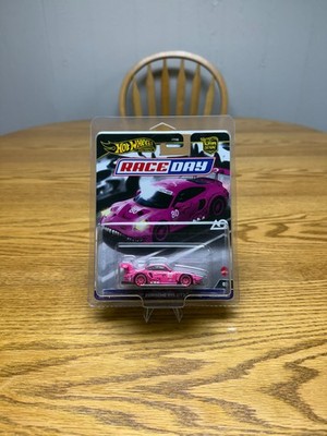 Hot Wheels Premium Roxy Porsche Race Day 911 GT3 R  Pink Chase 0/5 In Protector