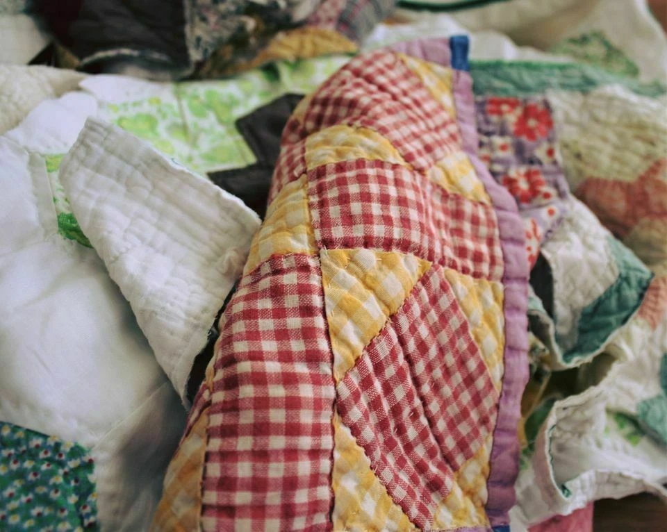 Vintage Handmade Patchwork Cutter Quilt Remnants Grab Bag One Half Pound - Image 4 of 4